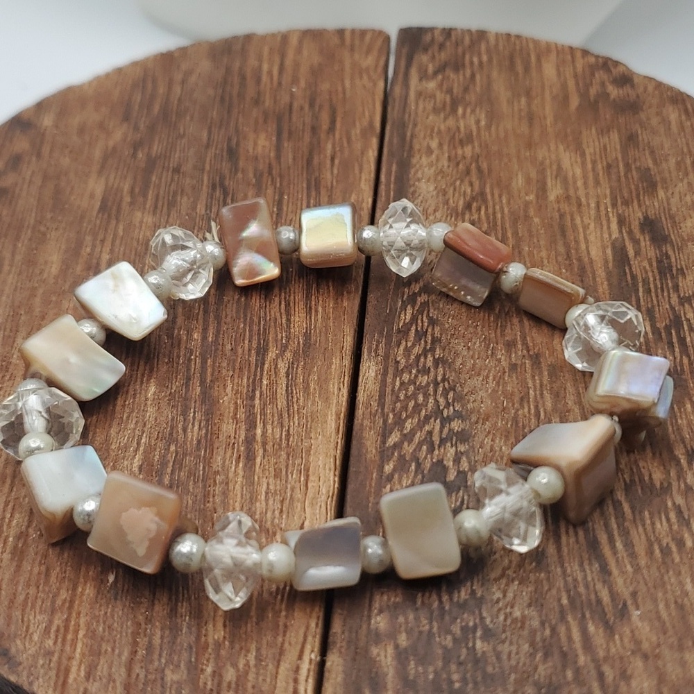 B2326 mother‎ of pearl nugget bracelet stretch